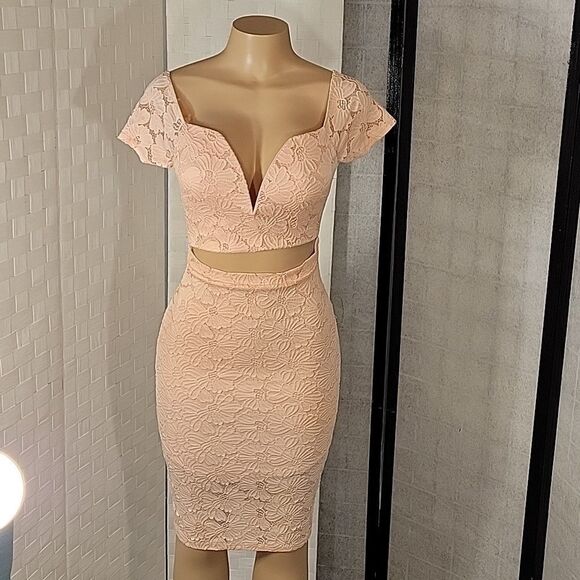 GLARE LACE SHORT SLEEVE V-NECK WOMEN"S DRESS - Picture 1 of 14